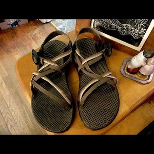 Perfect Woman’s 9 Chacos sandals neutral colors